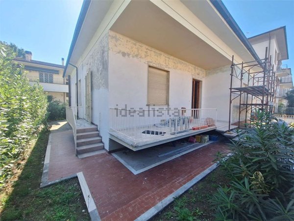 casa indipendente in vendita a Montecatini-Terme