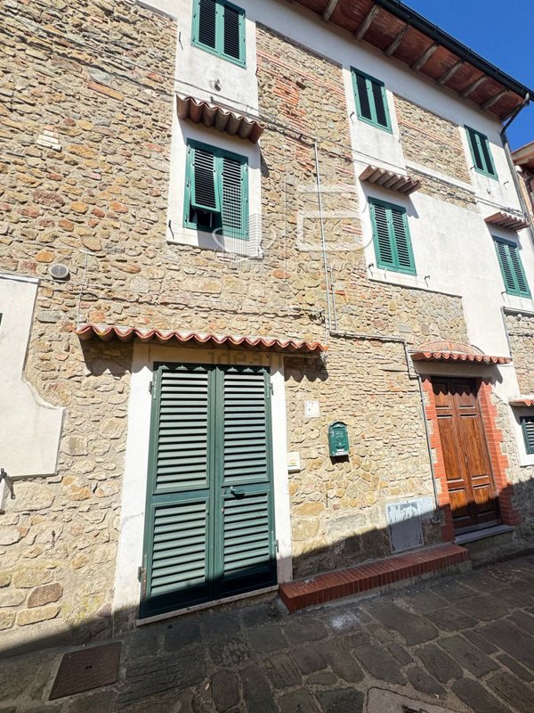 casa indipendente in vendita a Montecatini-Terme in zona Montecatini Alto