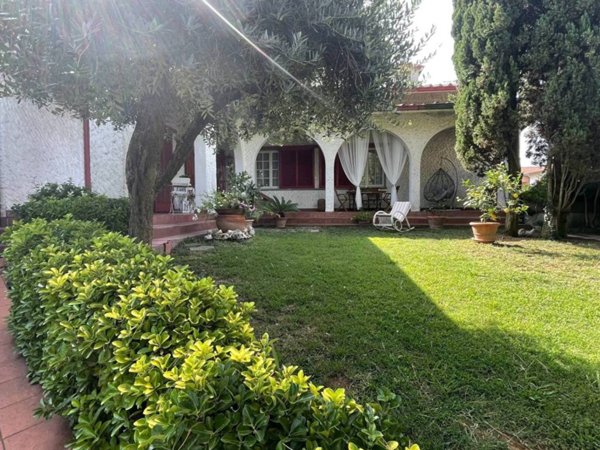 casa indipendente in vendita a Montecatini-Terme