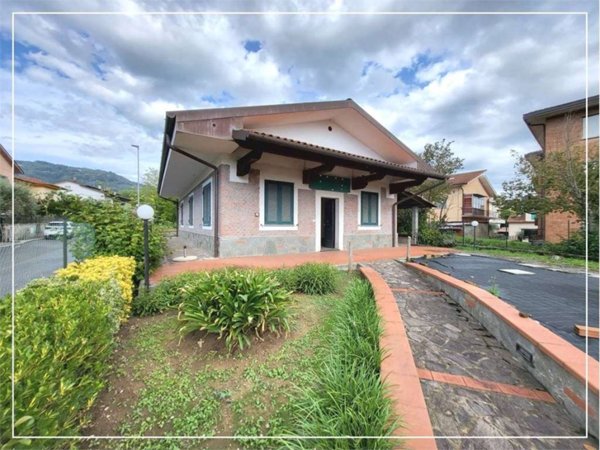 locale commerciale in vendita a Montecatini-Terme