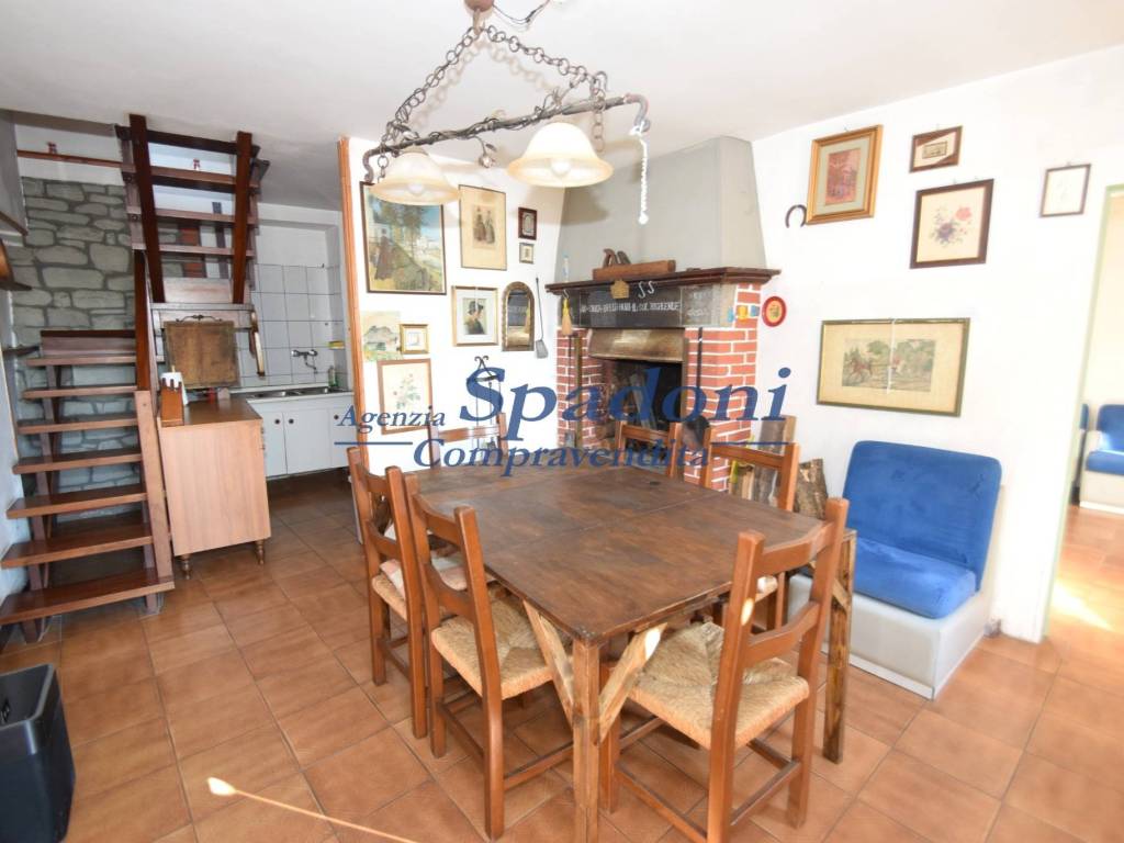 casa indipendente in vendita a Montecatini-Terme in zona Montecatini Alto