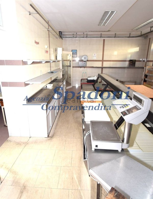 locale di sgombero in vendita a Montecatini-Terme