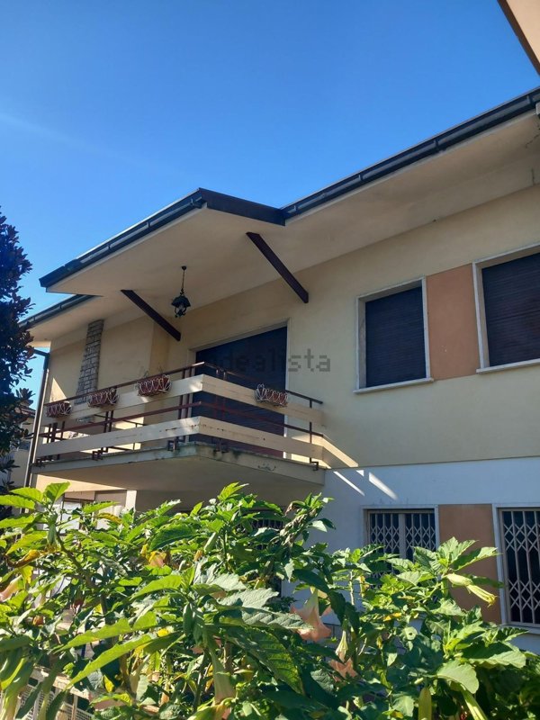 casa indipendente in vendita a Montecatini-Terme