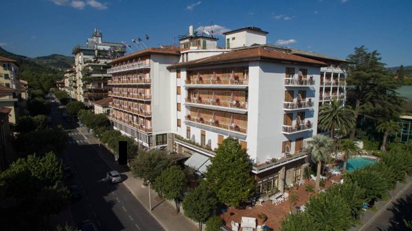 negozio in vendita a Montecatini-Terme in zona Montecatini Alto