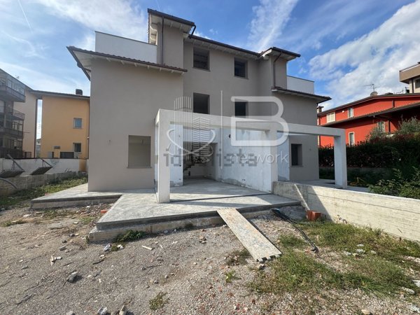 casa indipendente in vendita a Montecatini-Terme