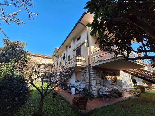 casa indipendente in vendita a Montecatini-Terme