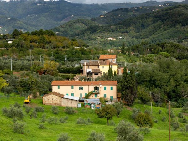 casa indipendente in vendita a Montecatini-Terme in zona Montecatini Alto