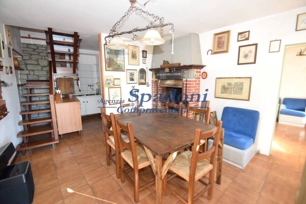 casa indipendente in vendita a Montecatini-Terme in zona Montecatini Alto