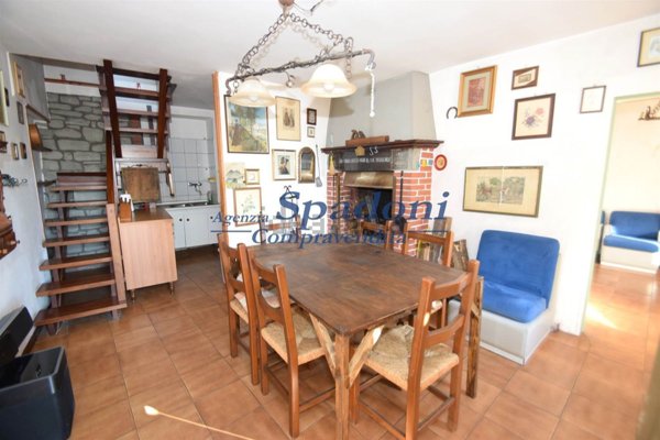 casa indipendente in vendita a Montecatini-Terme in zona Montecatini Alto