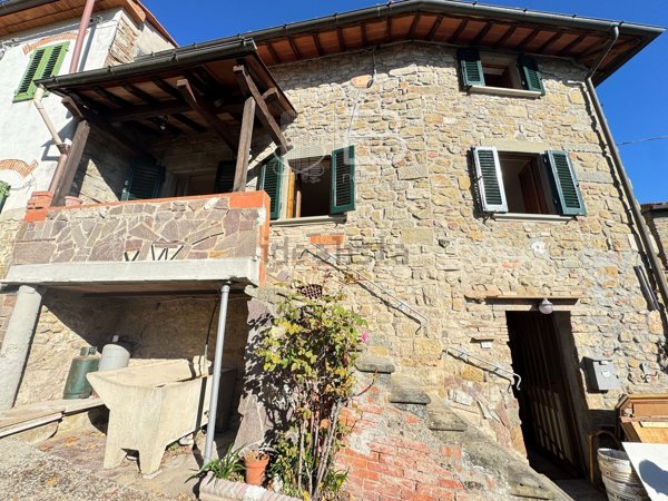 casa indipendente in vendita a Montecatini-Terme in zona Montecatini Alto