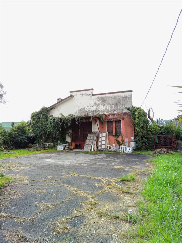 locale di sgombero in vendita a Montecatini-Terme in zona Vico