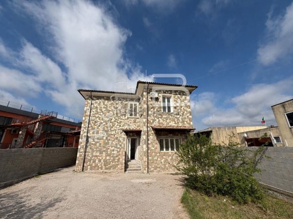 casa indipendente in vendita a Montecatini-Terme