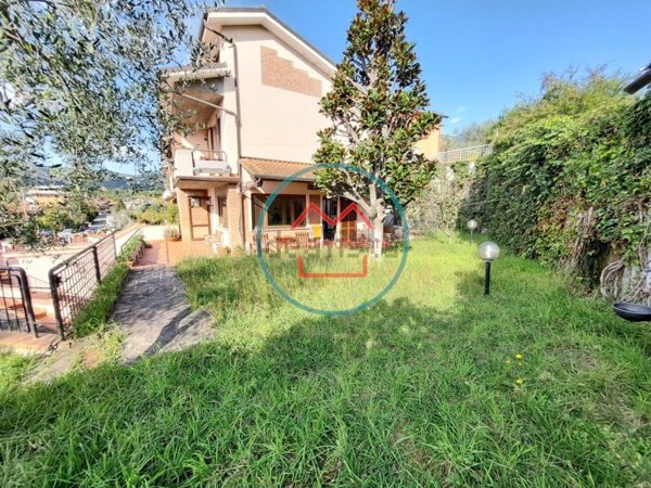 casa indipendente in vendita a Montecatini-Terme