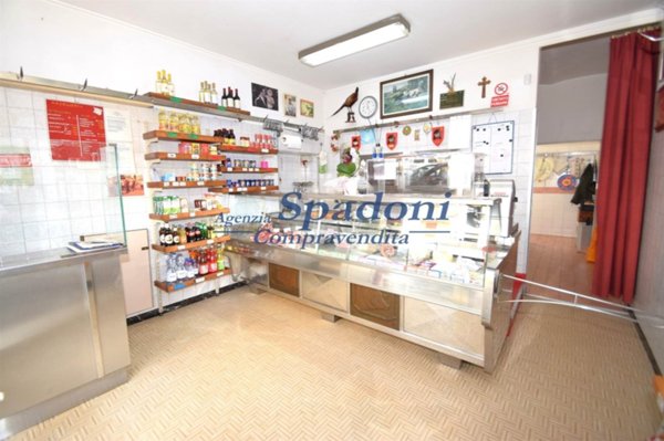 locale commerciale in vendita a Montecatini-Terme in zona Vico