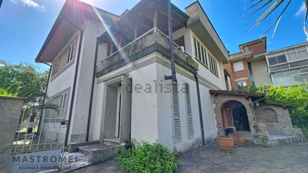casa indipendente in vendita a Montecatini-Terme