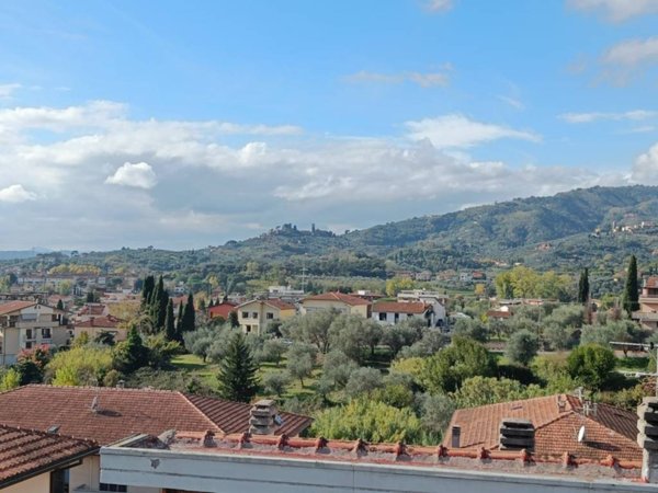 casa indipendente in vendita a Montecatini-Terme