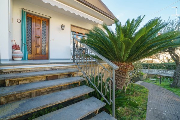 villa in vendita a Montecatini-Terme in zona Vico