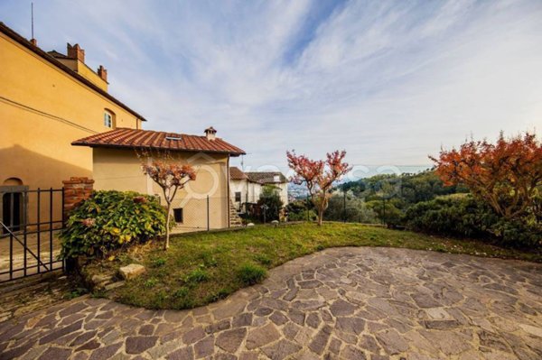 casa indipendente in vendita a Pescia