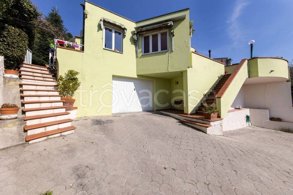 casa indipendente in vendita a Pescia