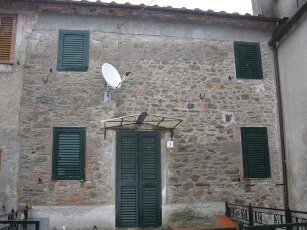 casa indipendente in vendita a Pescia in zona Fibbialla