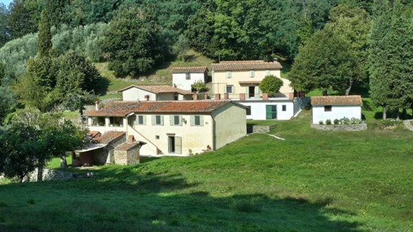 casa indipendente in vendita a Pescia