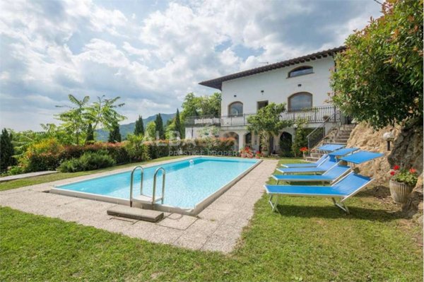 casa indipendente in vendita a Pescia
