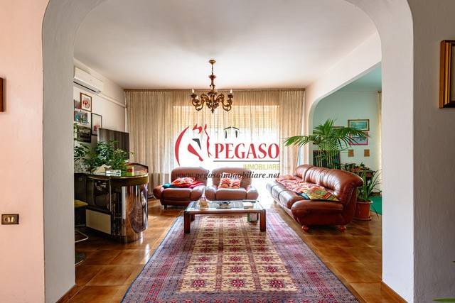 casa indipendente in vendita a Pescia