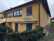casa indipendente in vendita a Pescia