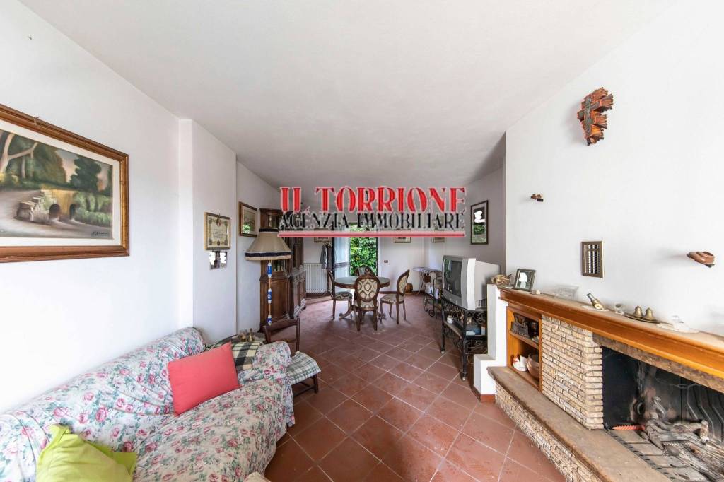 casa indipendente in vendita a Pescia