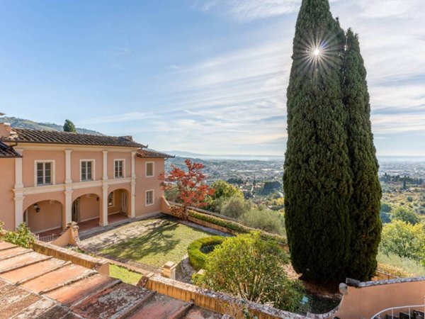 casa indipendente in vendita a Pescia