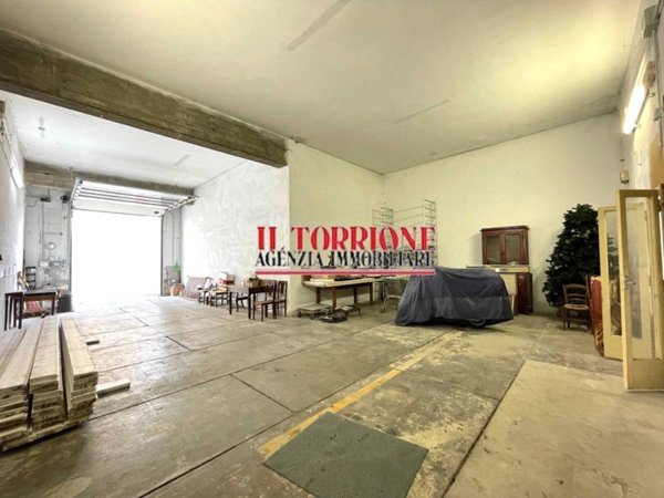 locale commerciale in vendita a Pescia
