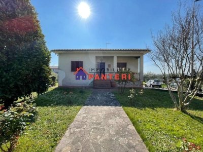 casa indipendente in vendita a Pescia