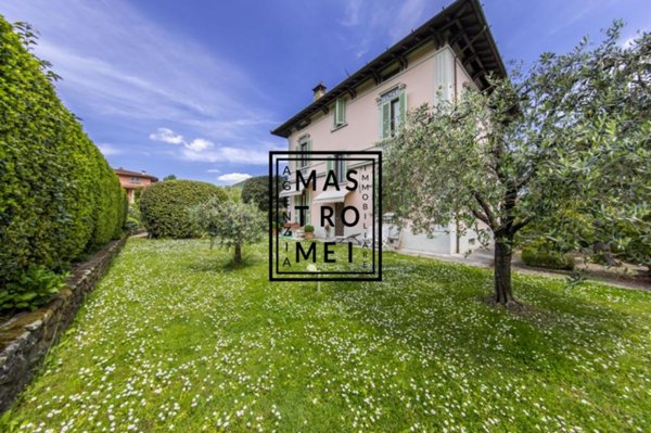 casa indipendente in vendita a Pescia