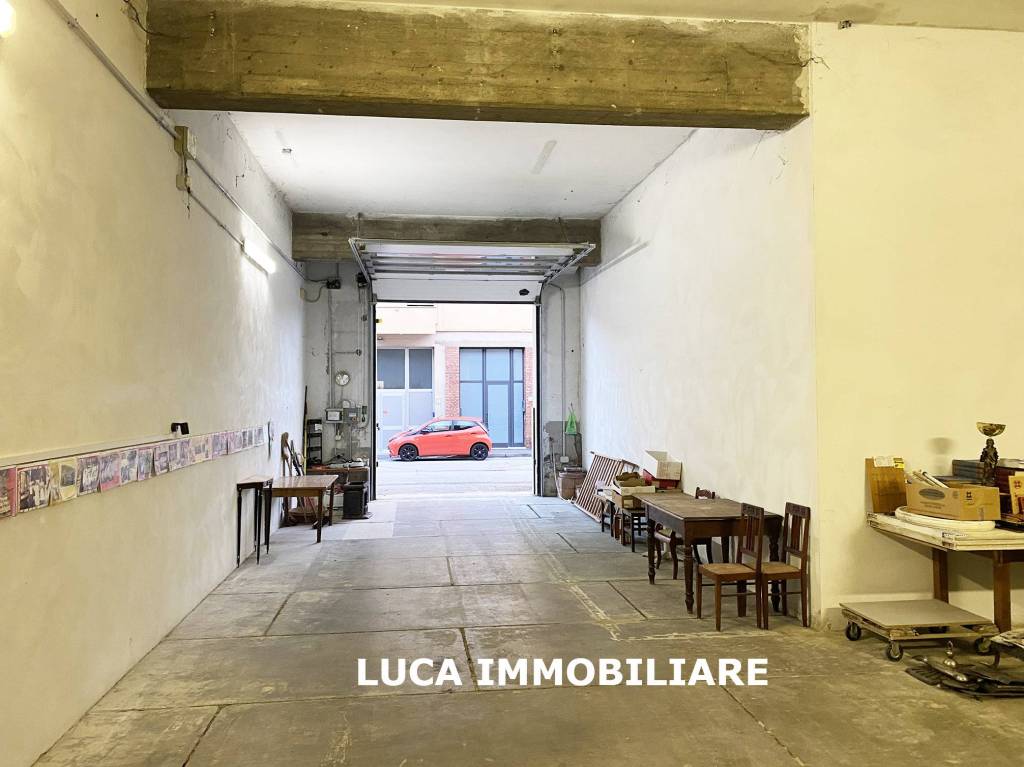 locale commerciale in vendita a Pescia