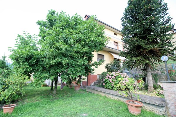 casa indipendente in vendita a Pescia
