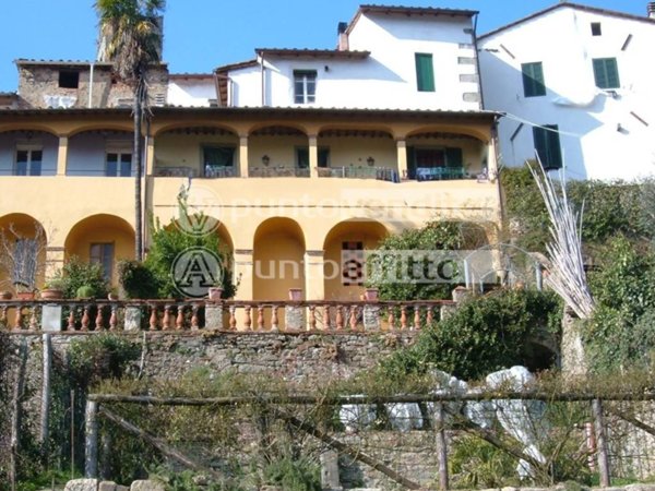 casa indipendente in vendita a Pescia in zona Collodi