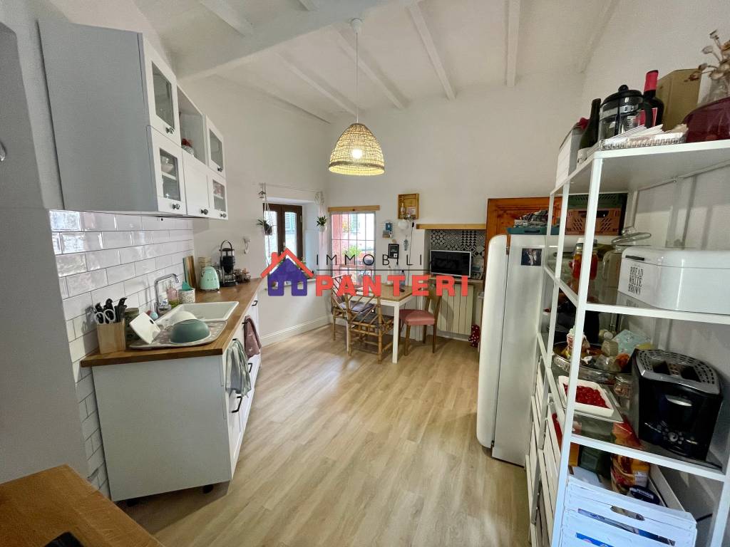 casa indipendente in vendita a Pescia