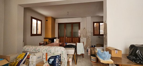 casa indipendente in vendita a Pescia