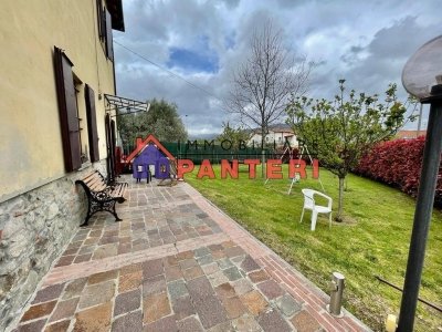 casa indipendente in vendita a Pescia