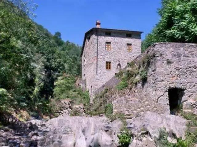 casa indipendente in vendita a Pescia