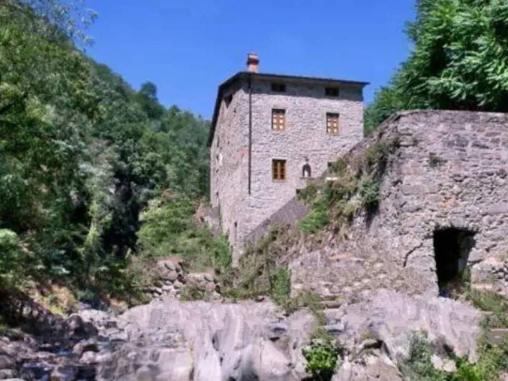 casa indipendente in vendita a Pescia