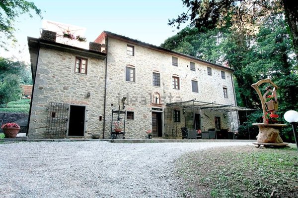 casa indipendente in vendita a Pescia