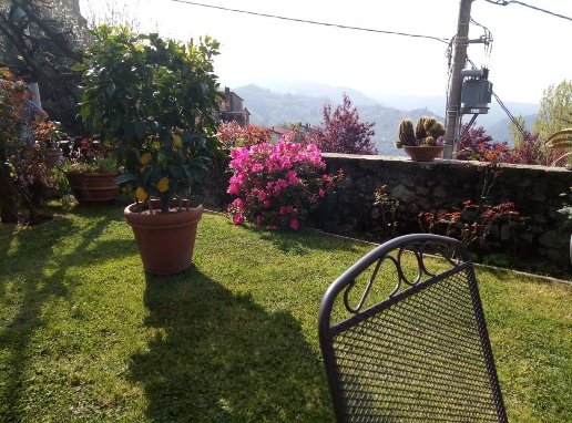 casa semindipendente in vendita a Pescia in zona Castelvecchio