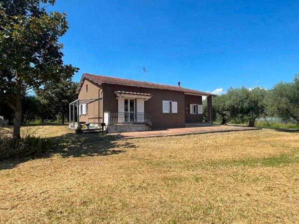 casa indipendente in vendita a Pescia in zona Veneri