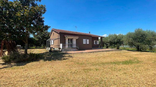 casa indipendente in vendita a Pescia