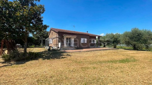 casa indipendente in vendita a Pescia