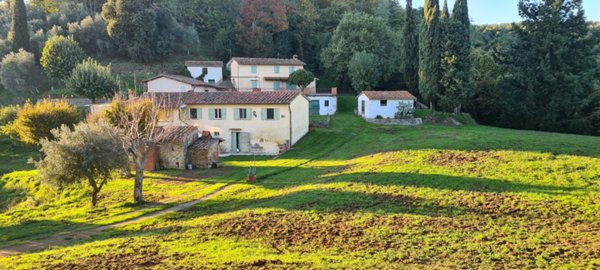 casa indipendente in vendita a Pescia