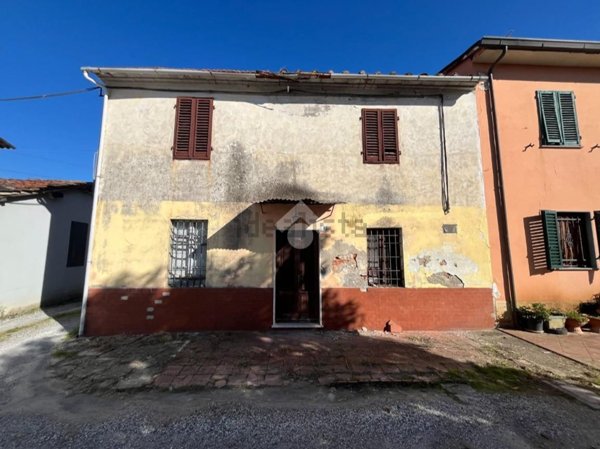 casa indipendente in vendita a Pescia in zona Chiodo