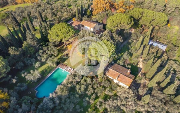 casa indipendente in vendita a Pescia