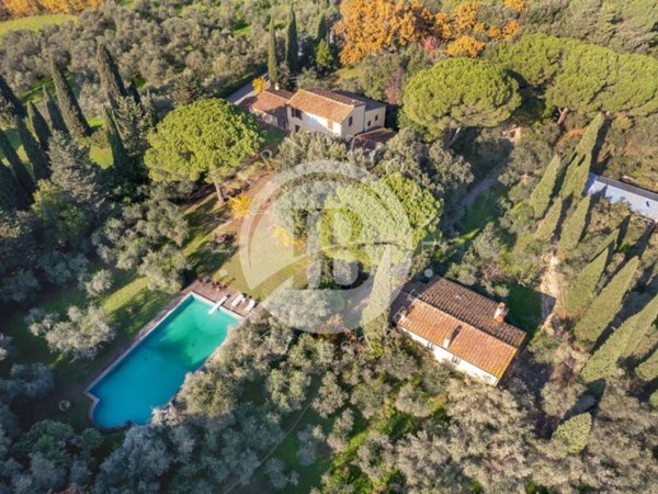 casa indipendente in vendita a Pescia